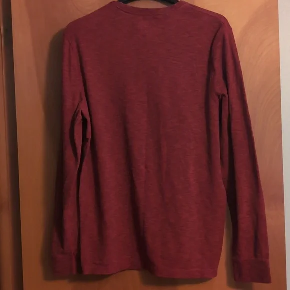Men's American Eagle long sleeve, tshirt/sweater. Red, large. - Picture 2 of 3